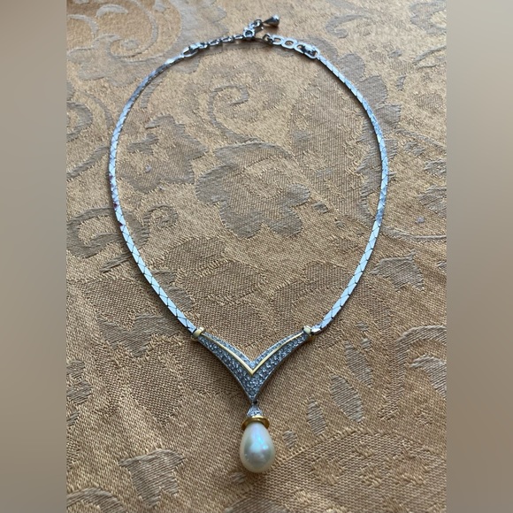 CHRISTIAN DIOR Vintage Silver Tone Crystal V-Neck Pearl Statement Necklace - Picture 4 of 8